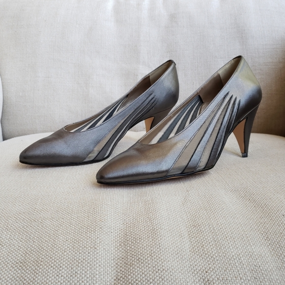 BANDOLINO METALLIC GREY HEELS ; NWOT